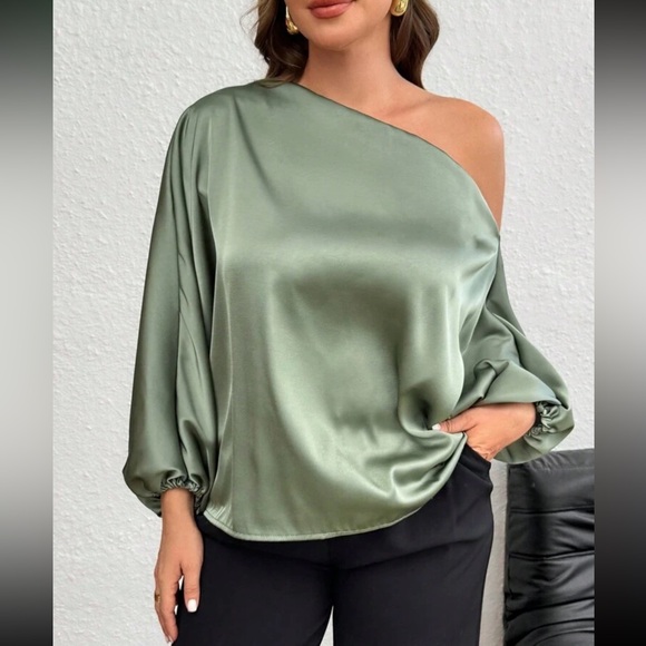 Luxe plus size dark green asymmetrical neck blouse - Picture 5 of 6